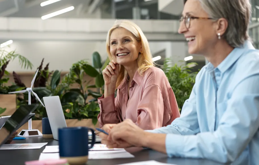 Två kvinnor i möte