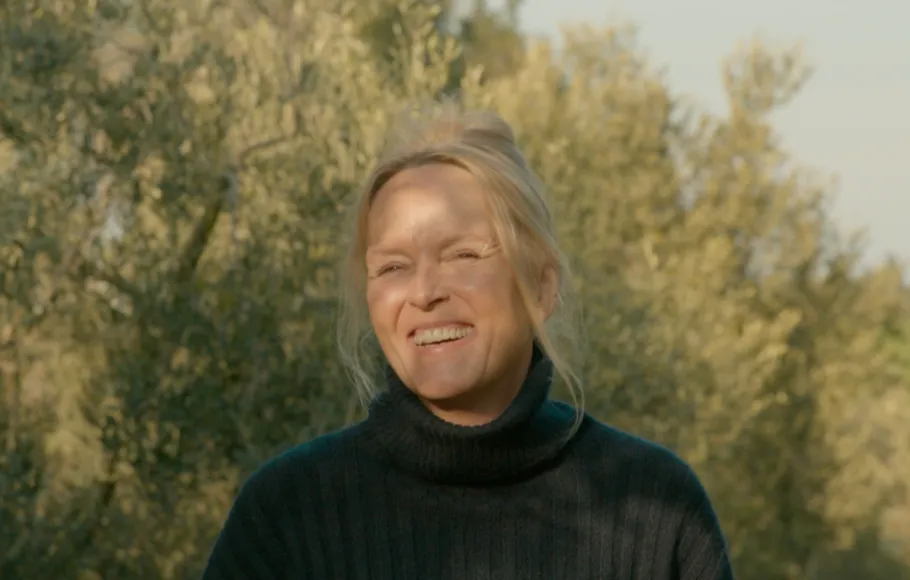 Glad medelålders kvinna