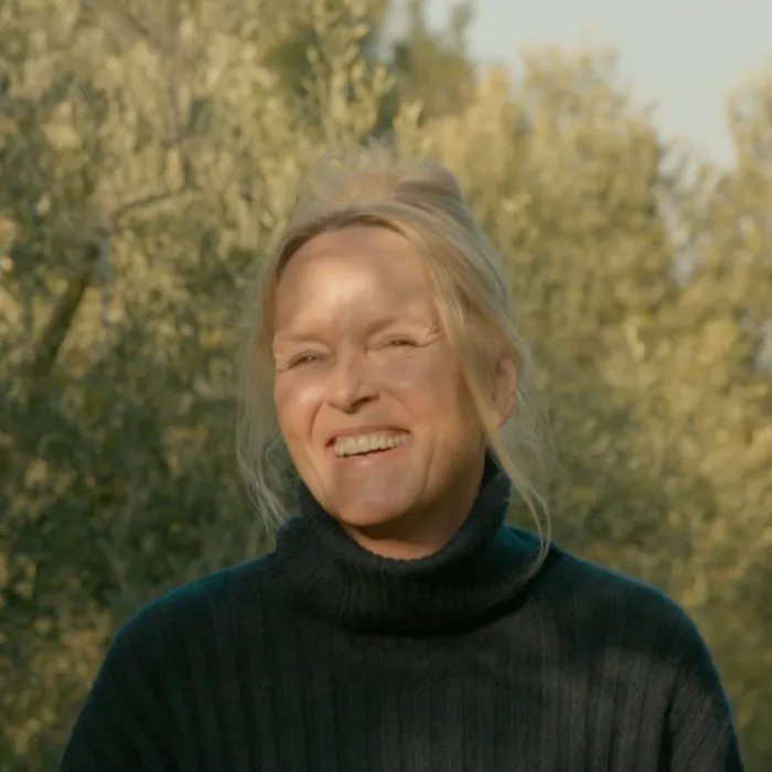 Glad medelålders kvinna